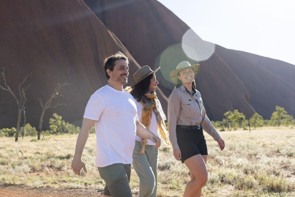 Small Group Uluru Kata Tjuta National Park Tour With BBQ Dinner
