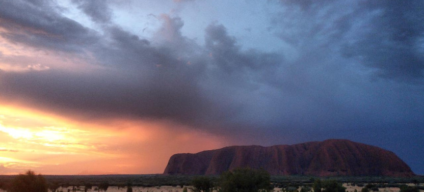 Small Group Sunset Tour of Uluru–Kata Tjuta National Park