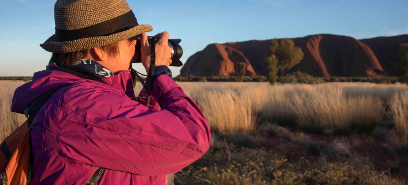 Small Group Highlights Tour of Uluru during Sunrise