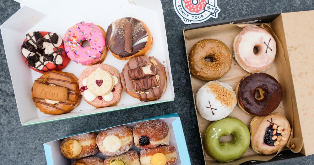 London Holiday Walking Food Tour With Tea And Doughnuts