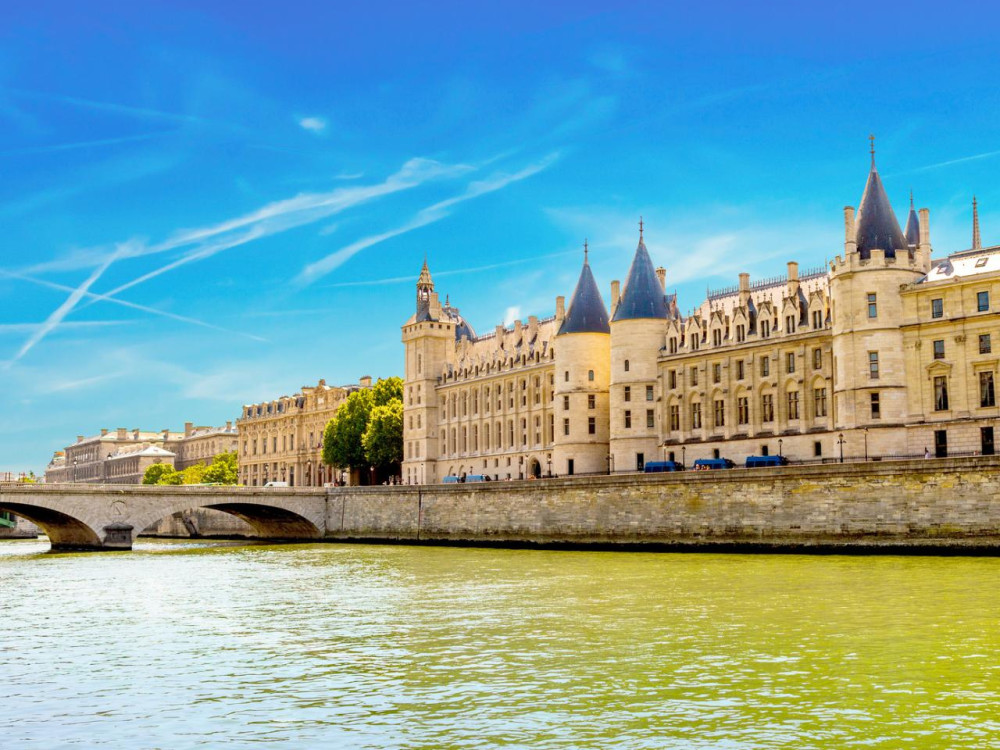 Notre Dame, Sainte Chapelle & Conciergerie: Private Paris Tour