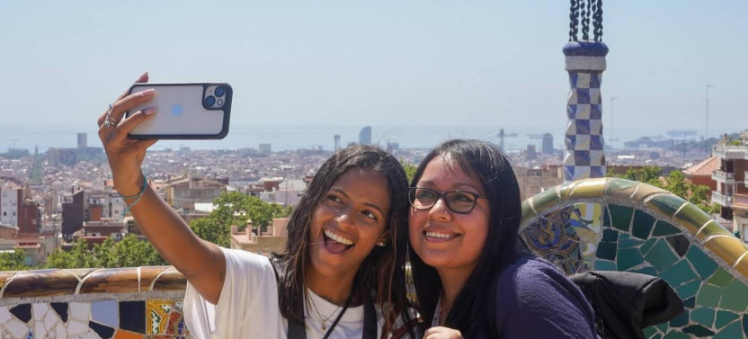 Skip-The-Line Park Güell Guided Tour (Spanish & English Options), photo 2 of 10