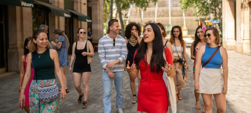 Barcelona Gems: 10+ Sights Immersive Walking Small Group Tour, photo 2 of 10