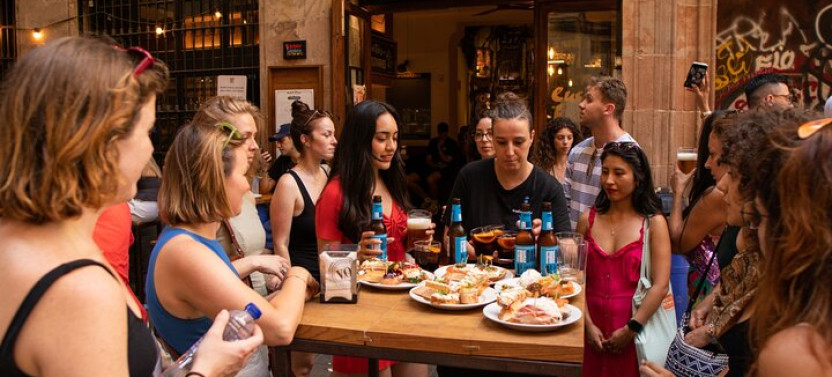 Private Barcelona Tapas Tour, Taverns, History & Local Culture, photo 4 of 9
