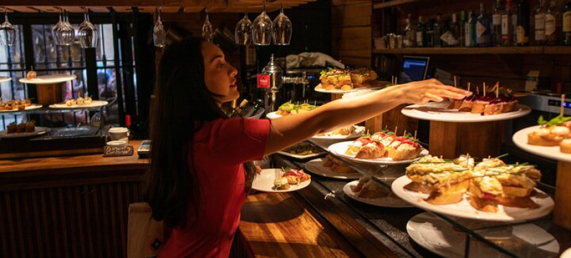 Private Barcelona Tapas Tour, Taverns, History & Local Culture