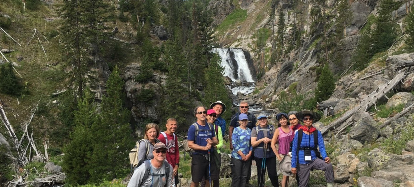 Yellowstone: Private Hiking & Sightseeing Tour