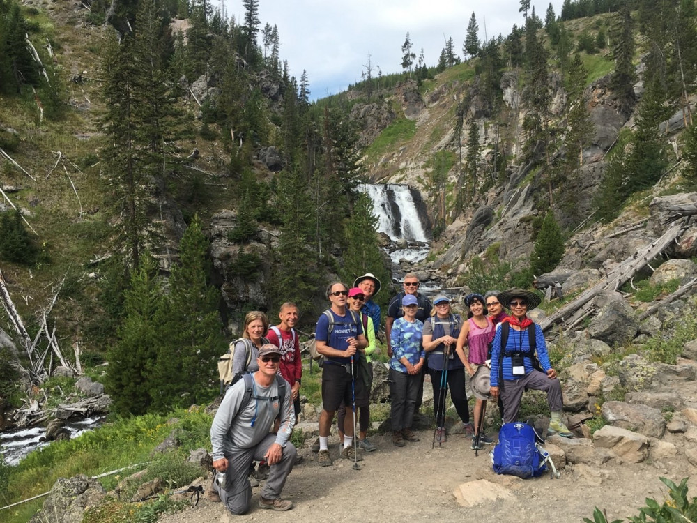 Yellowstone: Private Hiking & Sightseeing Tour