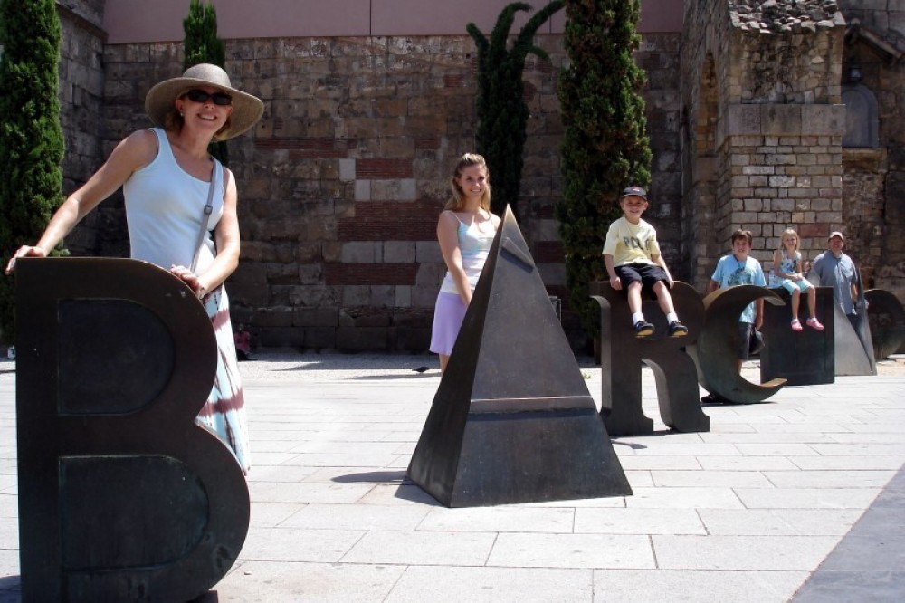 Small Group Barcelona Old Quarter Walking (3hr)