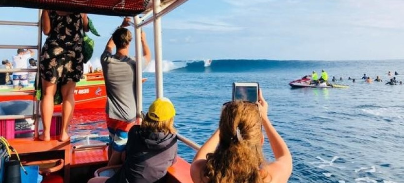Teahupo'o Wave Watching