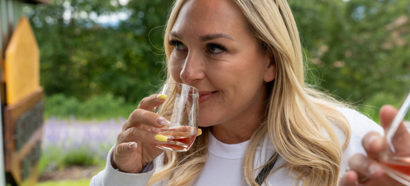 E-Bike Bee Tour with Tastings, Lunch & Audio Guide