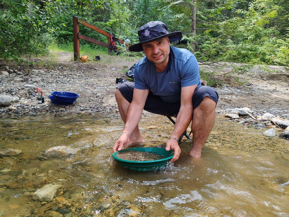 Kelowna Gold Panning Experience at Scenic Canyon