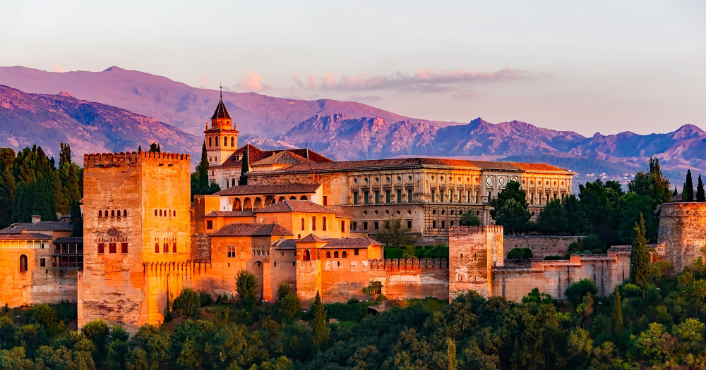 Rags to Riches: Old Town, Albaicin and The Alhambra Private Tour