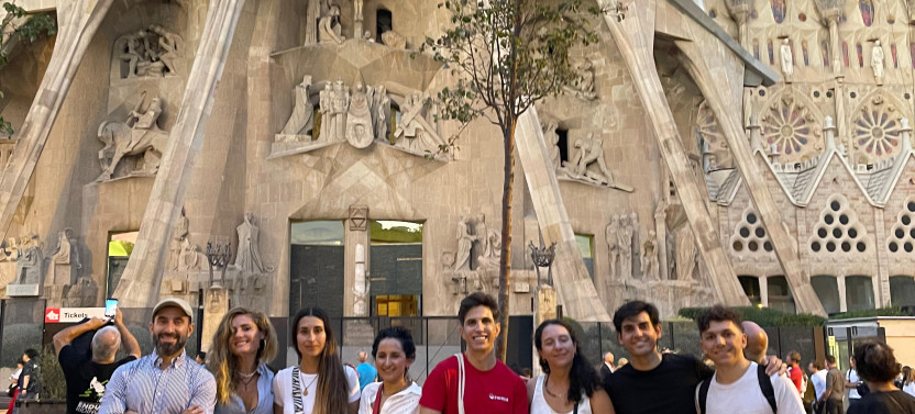 Barcelona Walking Tour: Explore Gaudi incl. Tapas and Drink, photo 4 of 8