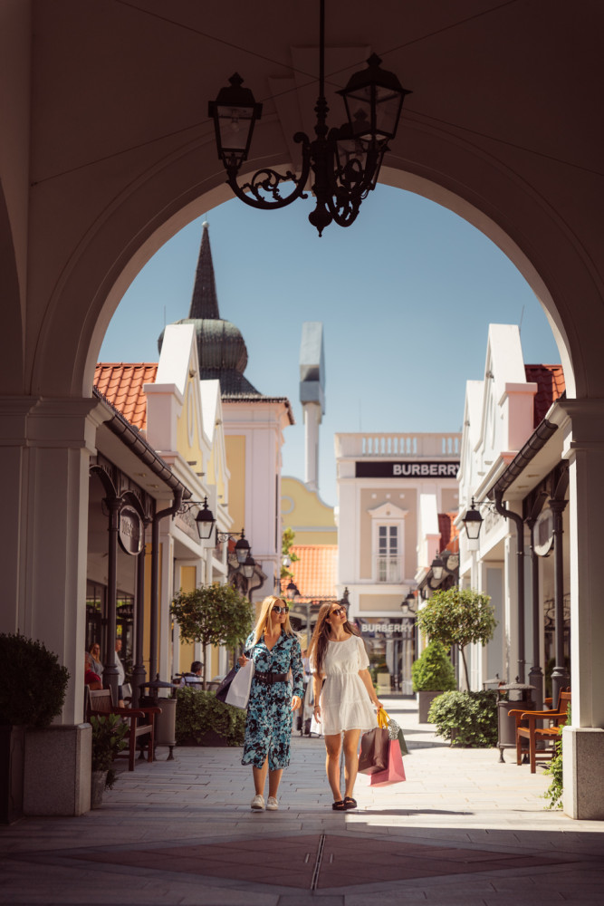 Designer Outlet Parndorf Shopping Tour