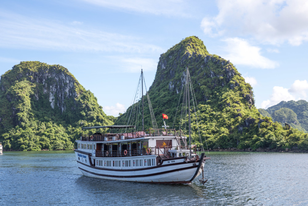 2-Day Halong Bay Short Break with Overnight Junk Cruise