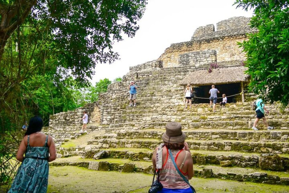 Chacchoben Mayan Ruins and Bacalar Lagoon Boat Combo Tour