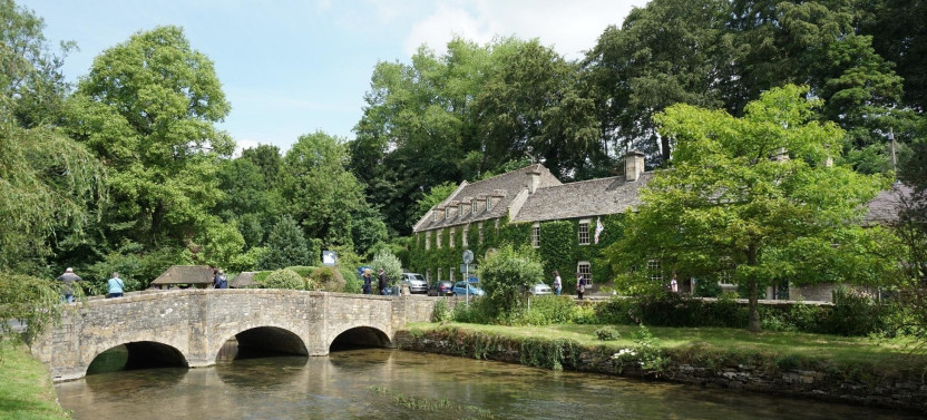 Shakespeare's Birthplace And The Cotswolds Tour from London