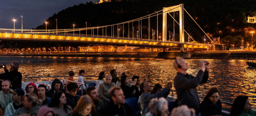 Group Evening Sightseeing Cruise on the Danube Legend