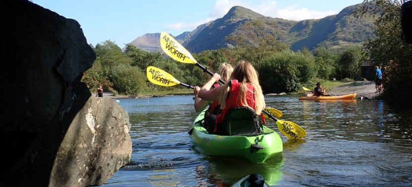 Small Group or Private: Snowdon Kayak Adventure on Llyn Padarn