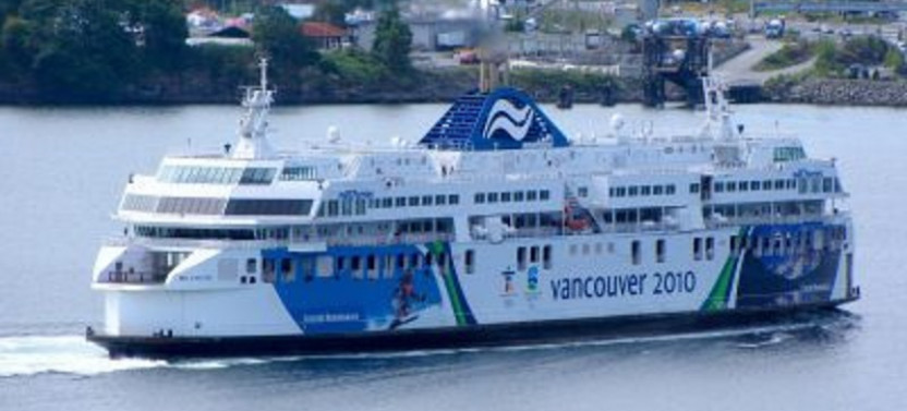 Small Group Victoria City Tour with Butchart Gardens Christmas Tour