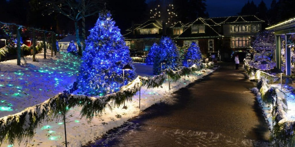 Victoria + Butchart Gardens Christmas Tour