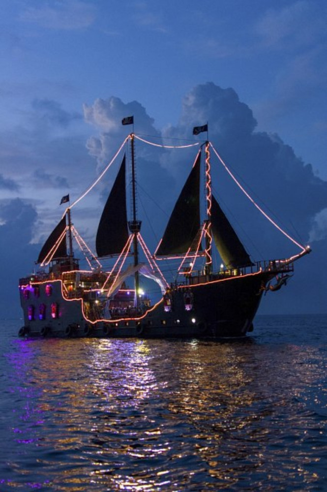 Cancun Jolly Roger Pirate Ship Night Show Including Dinner 2024