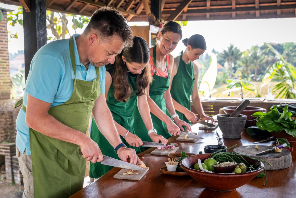 Ubud: Slow Afternoon with Balinese Cooking Class