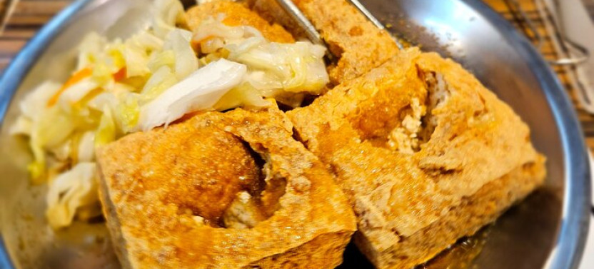 Taipei Food Tour Local Market with 12+ Tasters & Drinks Included