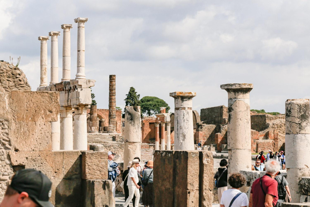 Private Tour of Pompeii with Wine Tasting & Lunch from Positano