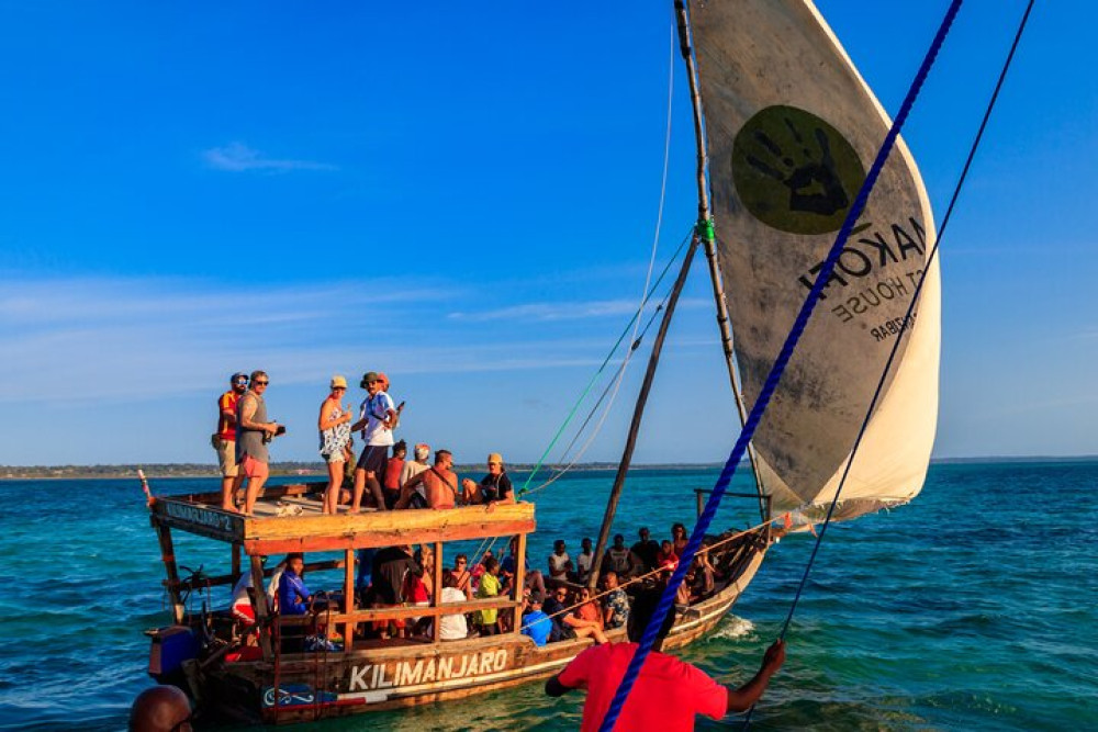 Kendwa Beach Private Sunset Show Cruise with Open Bar and Snacks