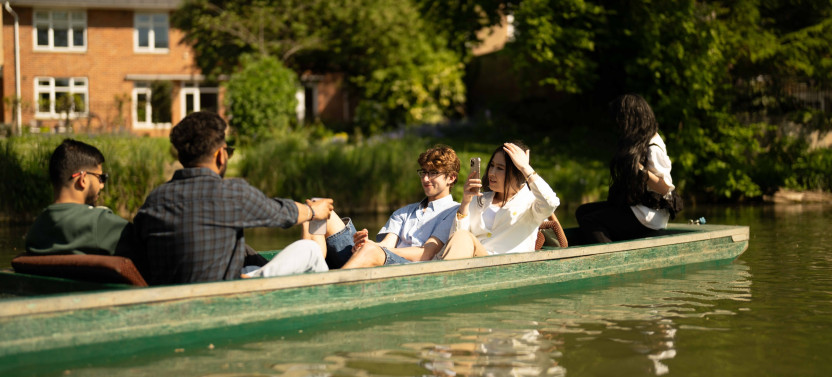Private Oxford University Punting Tour
