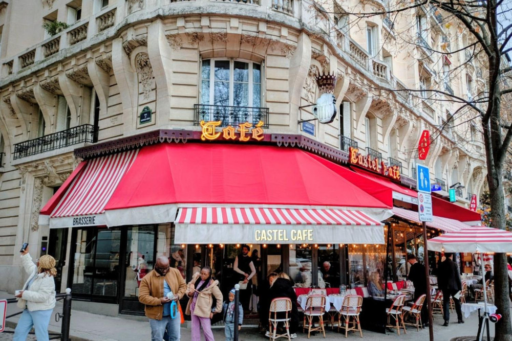 Paris: Eiffel Tower 2nd Floor Access with Audio Guide (English)