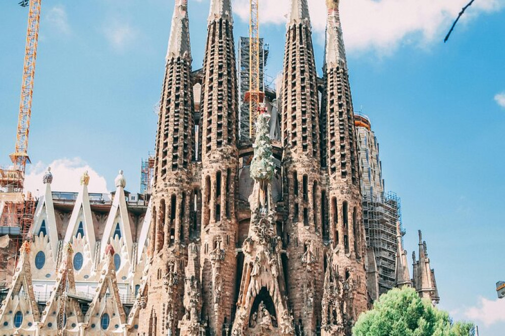 BARCELONA: Sagrada Familia and City Highlight Kids