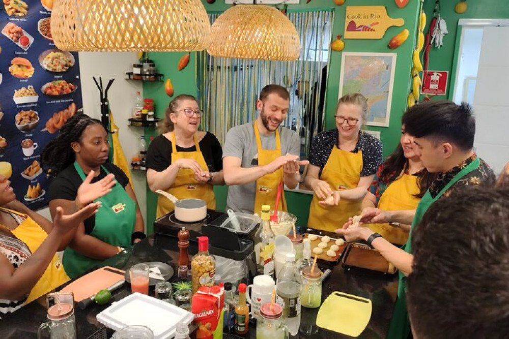 4h Cooking Class in Santiago with 8 Recipes & Bottomless Drinks