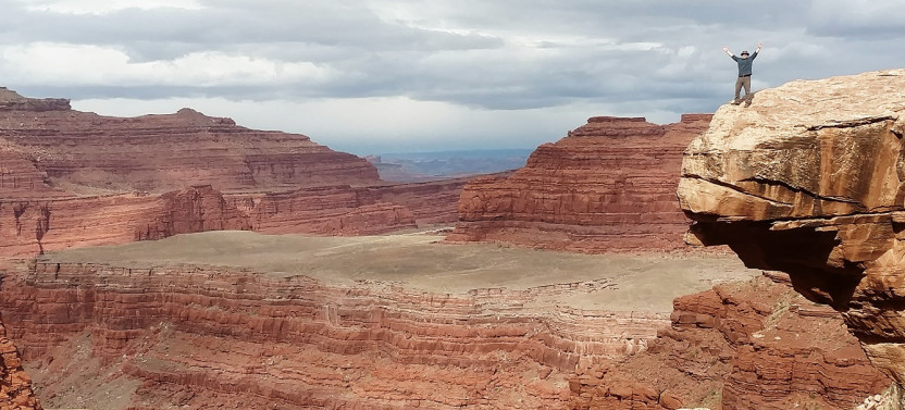 Full Day White Rim Trail 4x4 & Hiking Adventure