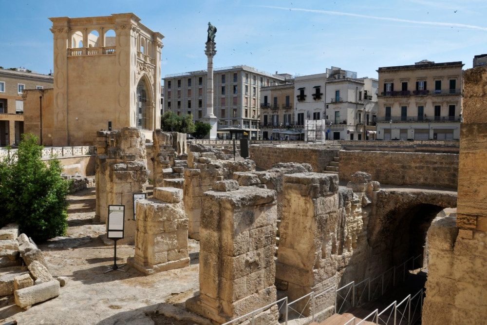 Lecce Shared Walking Tour: Baroque Art, History, and Local Life