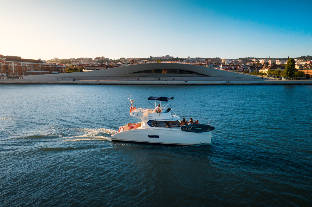 Lisbon: Sunset Catamaran Cruise with Wine | Tickets