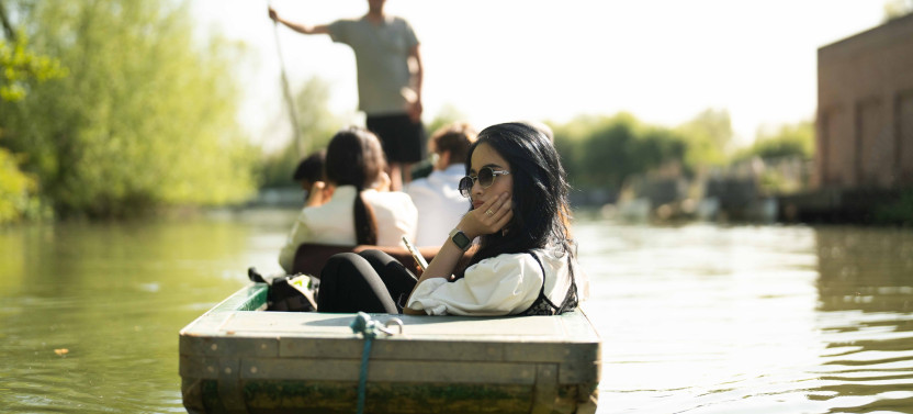 Private Spanish Alumni-led Oxford Walking Tour & Punting w/opt College