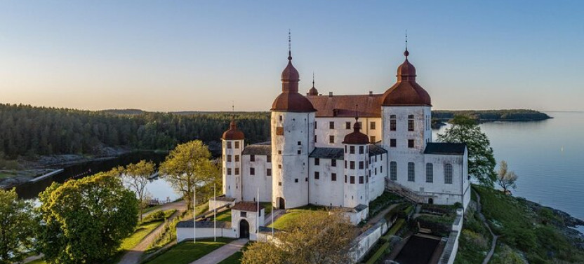 Private Day Trip from Gothenburg to Lake Vanern and Lacko Castle
