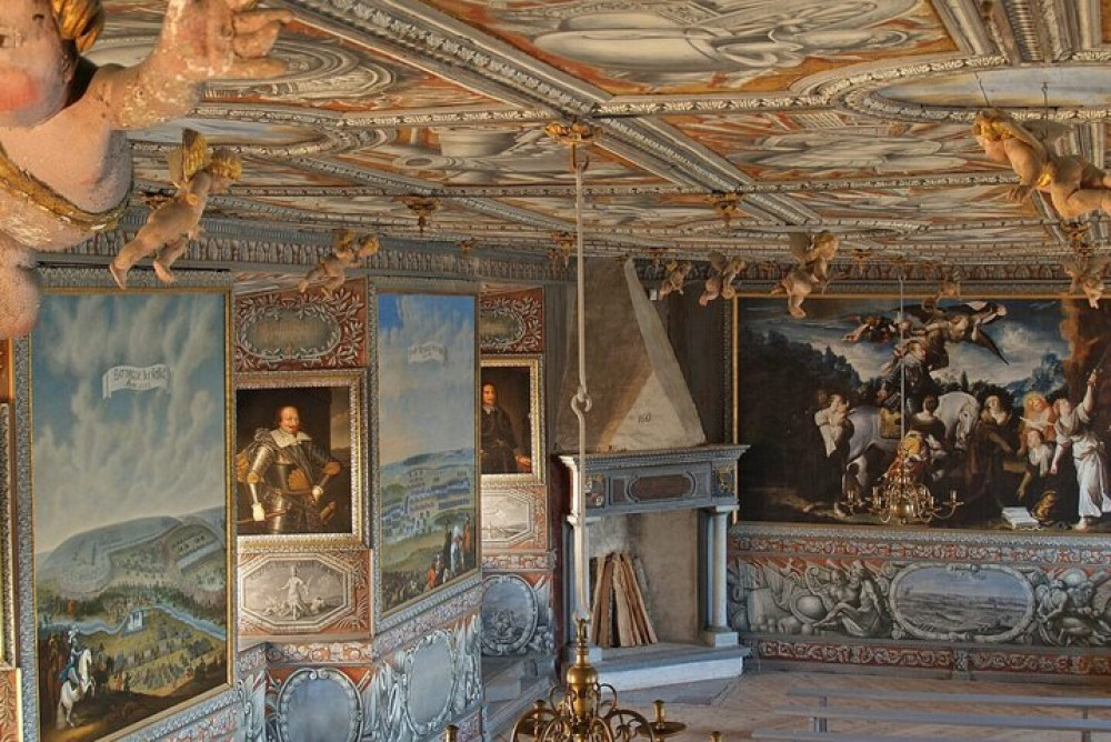 Private Day Trip from Gothenburg to Lake Vanern and Lacko Castle