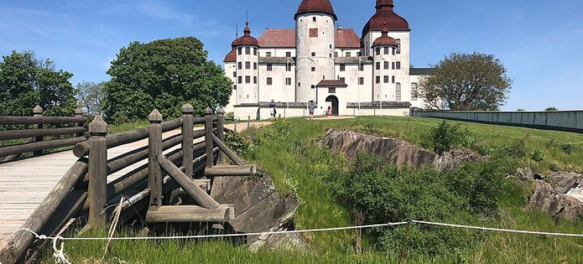 Private Day Trip from Gothenburg to Lake Vanern and Lacko Castle