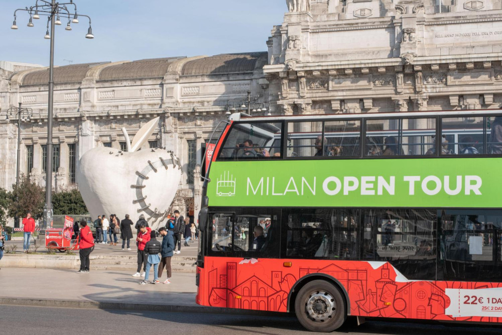 48-Hour Hop-On Hop-Off Open-Top Bus Tour of Milan