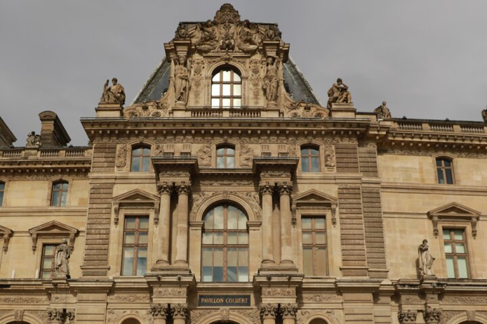 Neoclassical Paris Architecture 2-hour Private Walking Tour