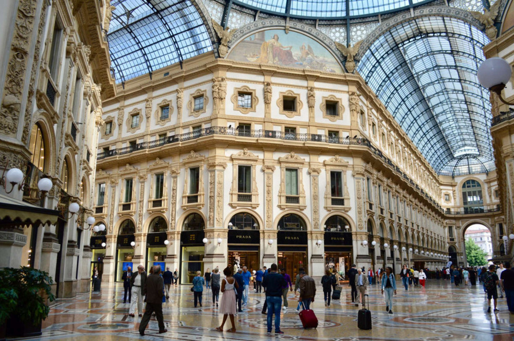 Small Group Expert-led Introduction to Milan Tour with the Duomo