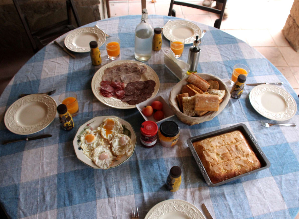 Expert-led Montserrat Full Day Trip from Barcelona with Horseback Riding