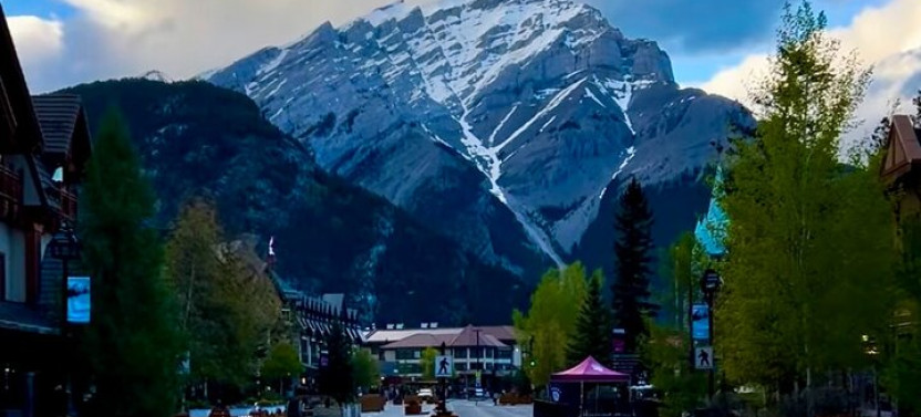 Shared Shuttle Transfer from Banff to Calgary International Airport