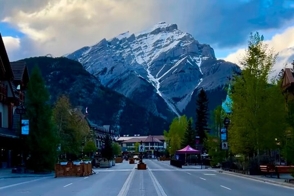Shared Shuttle Transfer from Banff to Calgary International Airport