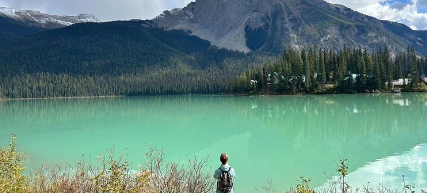 Shared Shuttle Sightseeing to Lake Louise, Emerald Lake & Johnston Canyon