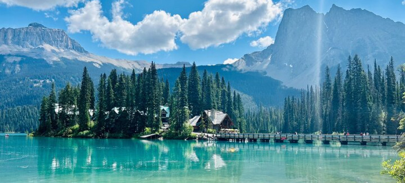Shared Shuttle Sightseeing to Lake Louise, Emerald Lake & Johnston Canyon