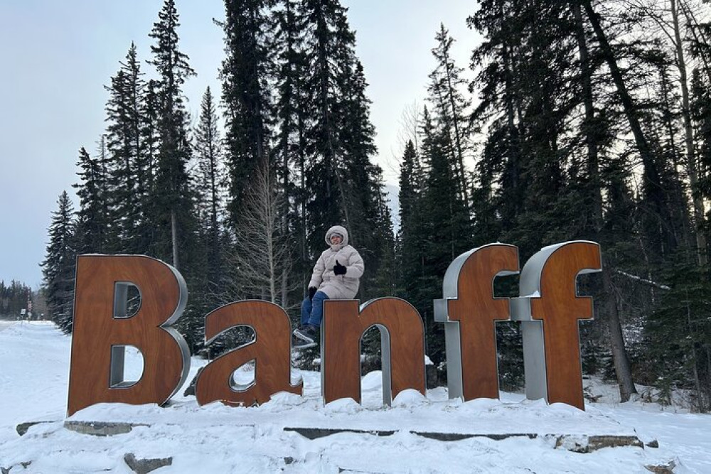 Banff National Park Full-Day Tour with Lake Louise and Moraine Lake